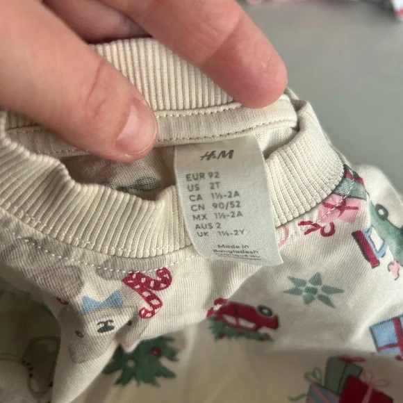 H&M Kids Pajama Set - Cream with Holiday Print - Picture 4 of 6